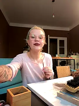 Snapshot of tacodeluxxxe chatting on 10.15.25 tacodeluxxxe online show from 10.15.25