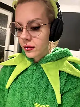 Snapshot of tacodeluxxxe chatting on 11.19.25 tacodeluxxxe online show from 11.19.25