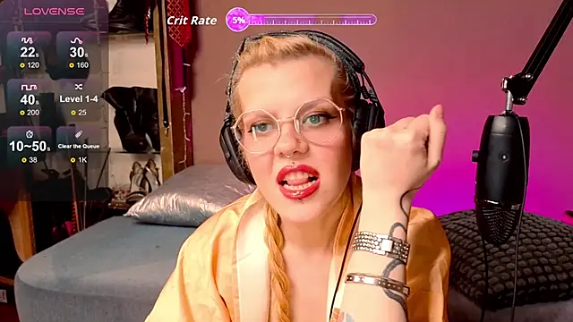 Snapshot of tacodeluxxxe chatting on 11.23.25 tacodeluxxxe online show from 11.23.25