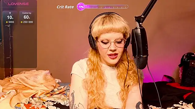 Snapshot of tacodeluxxxe chatting on 11.26.25 tacodeluxxxe online show from 11.26.25