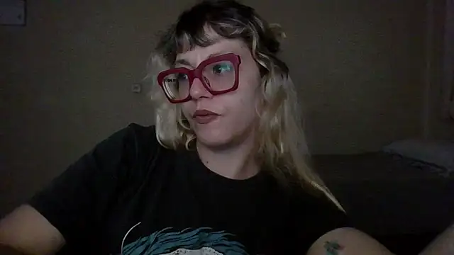 Snapshot of BlondieTami chatting on 02.25.26 BlondieTami online show from 02.25.26