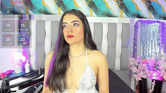 IsaDiiaz online show from 04.07.26