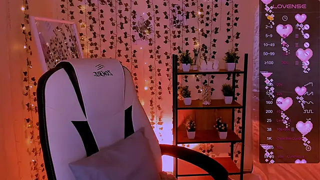 LinaBlossom  online show from 04.16.26