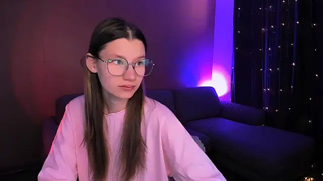 LinaBlossom  online show from 04.17.26