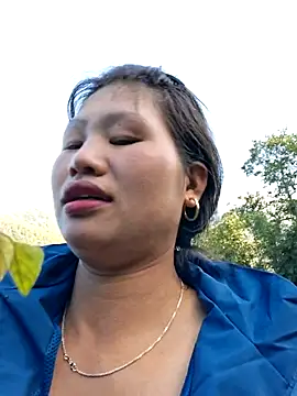 Snapshot of diamond-- chatting on 10.18.25 diamond-- online show from 10.18.25