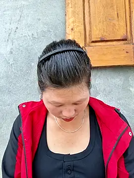 Snapshot of diamond-- chatting on 10.29.25 diamond-- online show from 10.29.25