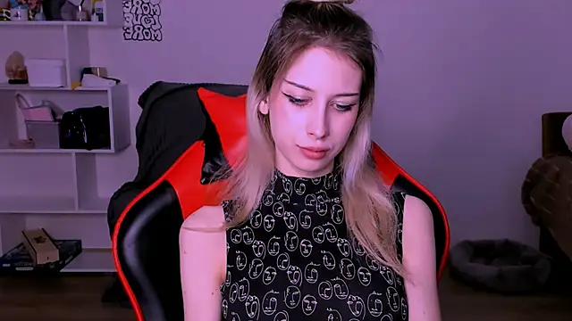 Lori lolii online show from 10.11.25