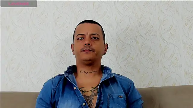 Snapshot of MaximoHall86 chatting on 10.30.25 MaximoHall86 online show from 10.30.25