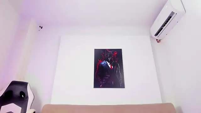 Snapshot of MaximoHall86 chatting on 11.15.25 MaximoHall86 online show from 11.15.25