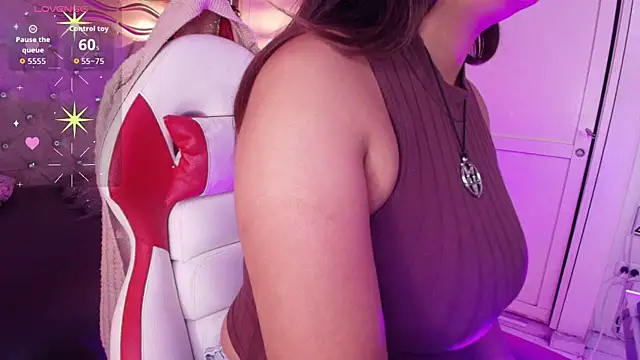 Snapshot of TahiyaMuley_ chatting on 11.23.25 TahiyaMuley online show from 11.23.25