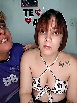 Snapshot of catperigosa chatting on 10.31.25 catperigosa online show from 10.31.25