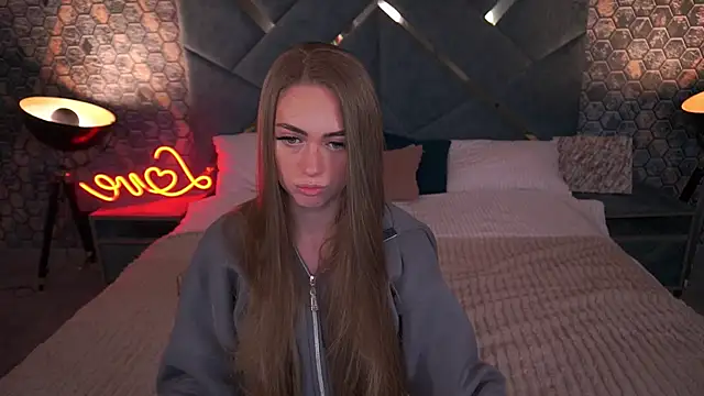 Snapshot of GoGoDream chatting on 11.23.25 GoGoDream online show from 11.23.25