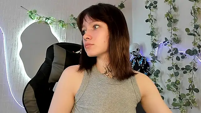 Snapshot of Elastikisss chatting on 04.19.26 Elastikisss online show from 04.19.26