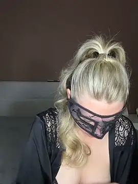 Snapshot of Cherrycolada chatting on 09.25.25 Cherrycolada online show from 09.25.25