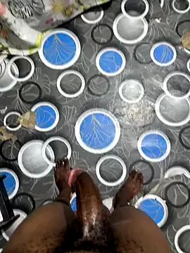 Snapshot of BlackCurvyDickk chatting on 10.31.25 BlackCurvyDickk online show from 10.31.25