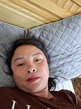 xuxulovezz online show from 11.18.25