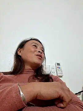 xuxulovezz online show from 11.24.25