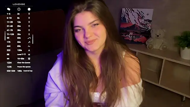 Snapshot of StephanieeMiller chatting on 10.04.25 StephanieeMiller online show from 10.04.25