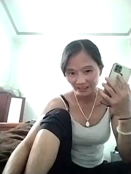 Snapshot of abigail-00 chatting on 11.10.25 abigail-00 online show from 11.10.25