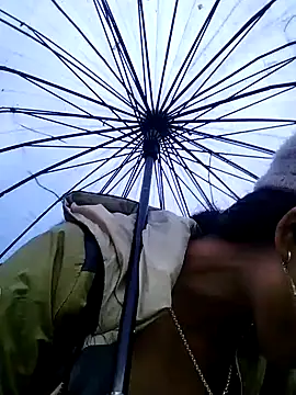 Snapshot of abigail-00 chatting on 11.18.25 abigail-00 online show from 11.18.25