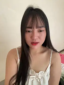 Snapshot of Be_xinh chatting on 10.31.25 Be xinh online show from 10.31.25