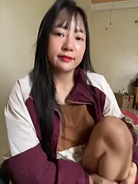 Snapshot of Be_xinh chatting on 11.18.25 Be xinh online show from 11.18.25