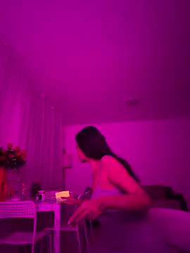 AylinHazellx online show from 10.22.25