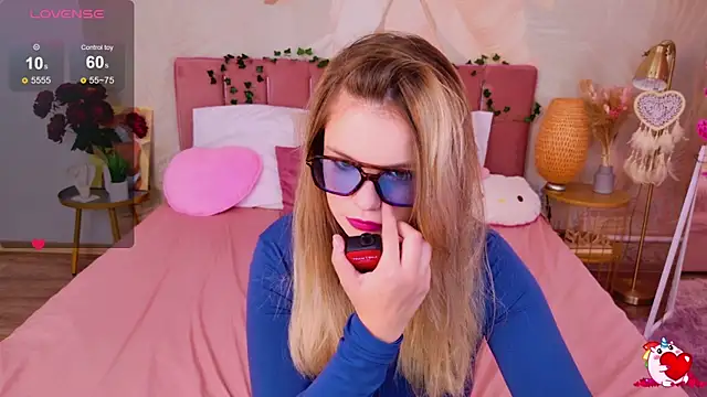 Snapshot of KellyHayden chatting on 09.28.25 KellyHayden online show from 09.28.25