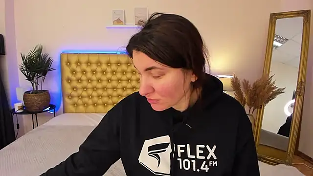 Snapshot of TrishaDarks chatting on 02.02.26 TrishaDarks online show from 02.02.26