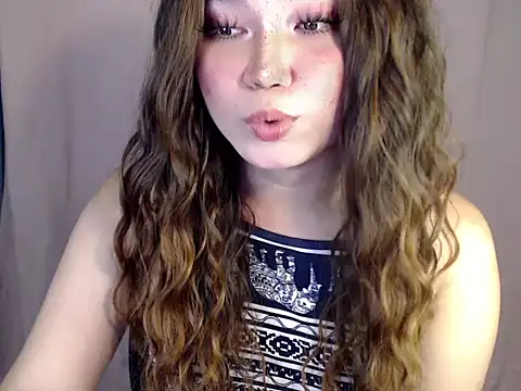 Eyes-on-me online show from 11.23.25