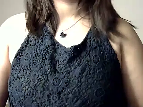 Snapshot of Aaliya02 chatting on 11.02.25 Aaliya02 online show from 11.02.25