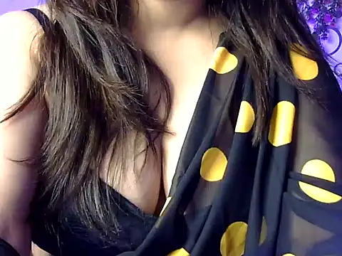 Snapshot of Aaliya02 chatting on 05.24.26 Aaliya02 online show from 05.24.26