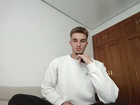 Snapshot of jorgeereyy chatting on 10.21.25 jorgeereyy online show from 10.21.25