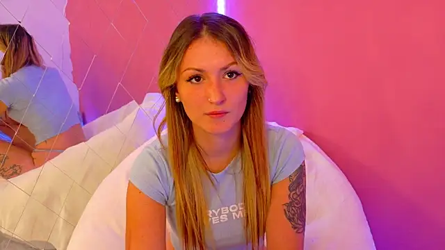 Snapshot of Anaayss_ chatting on 09.30.25 Anaayss online show from 09.30.25