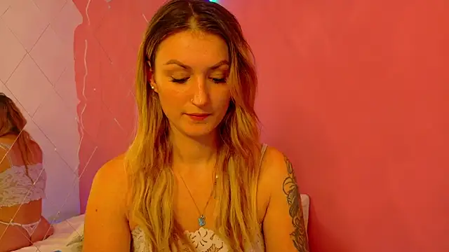 Snapshot of Anaayss_ chatting on 10.14.25 Anaayss online show from 10.14.25