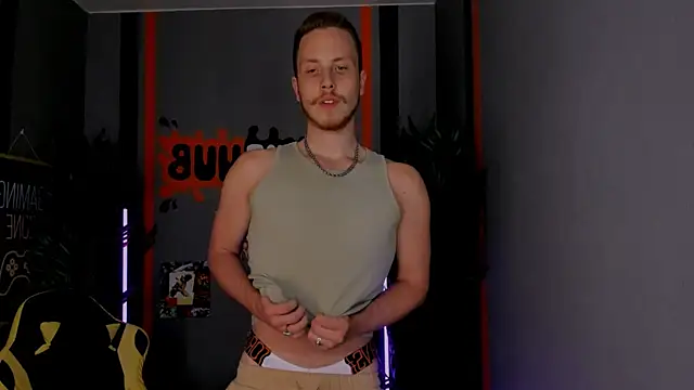 Snapshot of LeoMooree chatting on 09.27.25 LeoMooree online show from 09.27.25