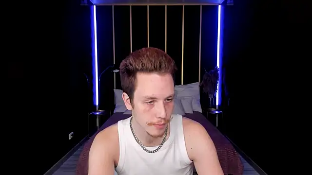 Snapshot of LeoMooree chatting on 11.07.25 LeoMooree online show from 11.07.25