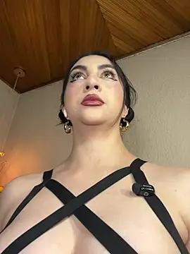LlianneDiamond1 online show from 07.24.26