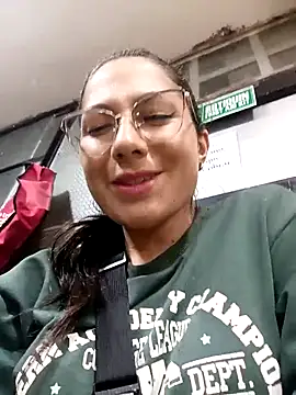 Snapshot of Mia-love-03 chatting on 10.01.25 Mia-love-03 online show from 10.01.25