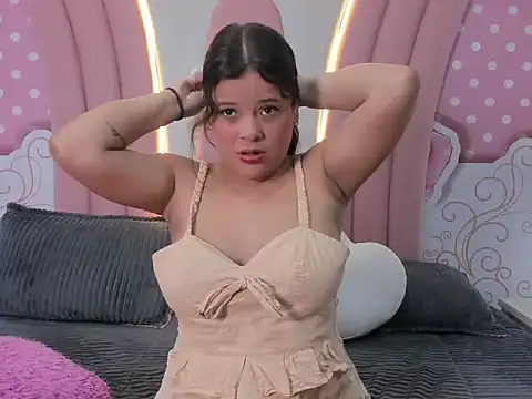 Snapshot of SofiaaBigBoobs chatting on 11.05.25 SofiaaBigBoobs online show from 11.05.25