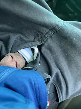 Snapshot of henrique61 chatting on 10.06.25 henrique61 online show from 10.06.25