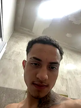 Snapshot of henrique61 chatting on 10.19.25 henrique61 online show from 10.19.25