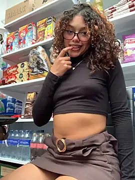 PrettyLia online show from 02.18.26