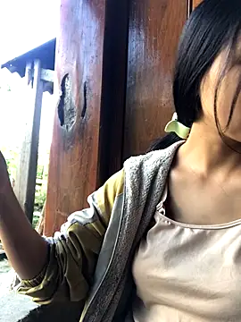 Mai lovely online show from 10.18.25