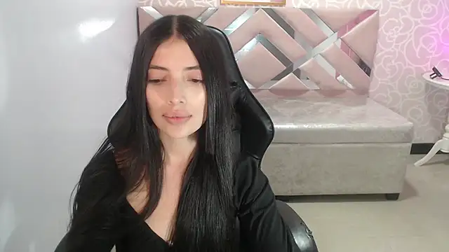 Snapshot of cynthia_ch chatting on 10.02.25 cynthia ch online show from 10.02.25