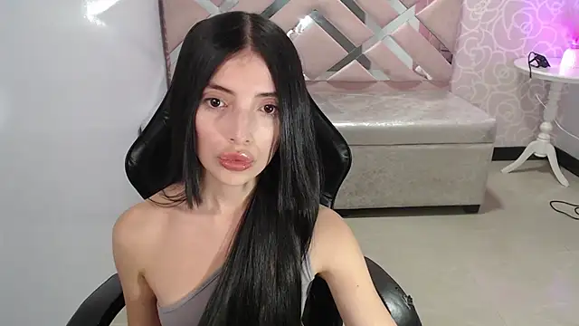 Snapshot of cynthia_ch chatting on 10.03.25 cynthia ch online show from 10.03.25