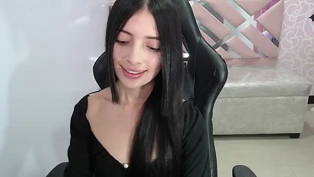 Snapshot of cynthia_ch chatting on 10.30.25 cynthia ch online show from 10.30.25