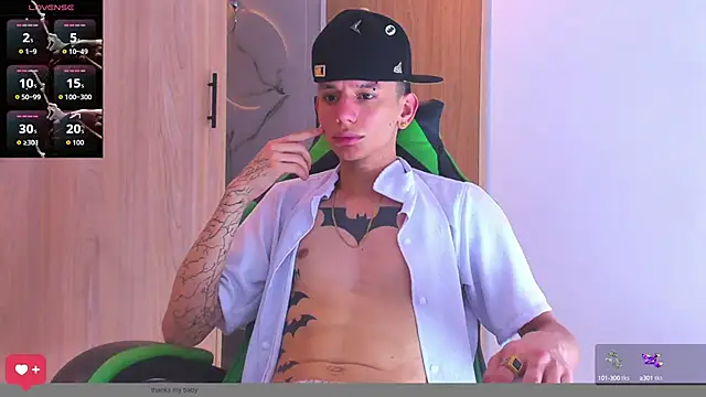 Snapshot of Skinny_batman chatting on 10.14.25 Skinny batman online show from 10.14.25