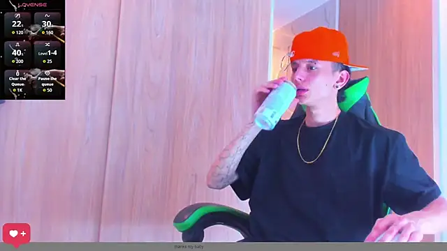 Snapshot of Skinny_batman chatting on 10.23.25 Skinny batman online show from 10.23.25