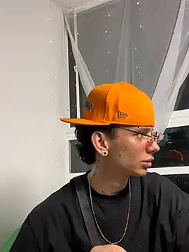 Snapshot of Skinny_batman chatting on 10.26.25 Skinny batman online show from 10.26.25